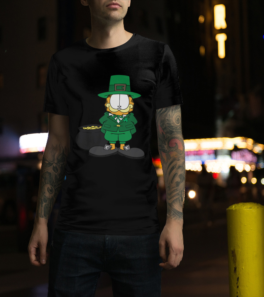 Garfield St. Patrick's Day Leprechaun With Pot Of Gold T-Shirt