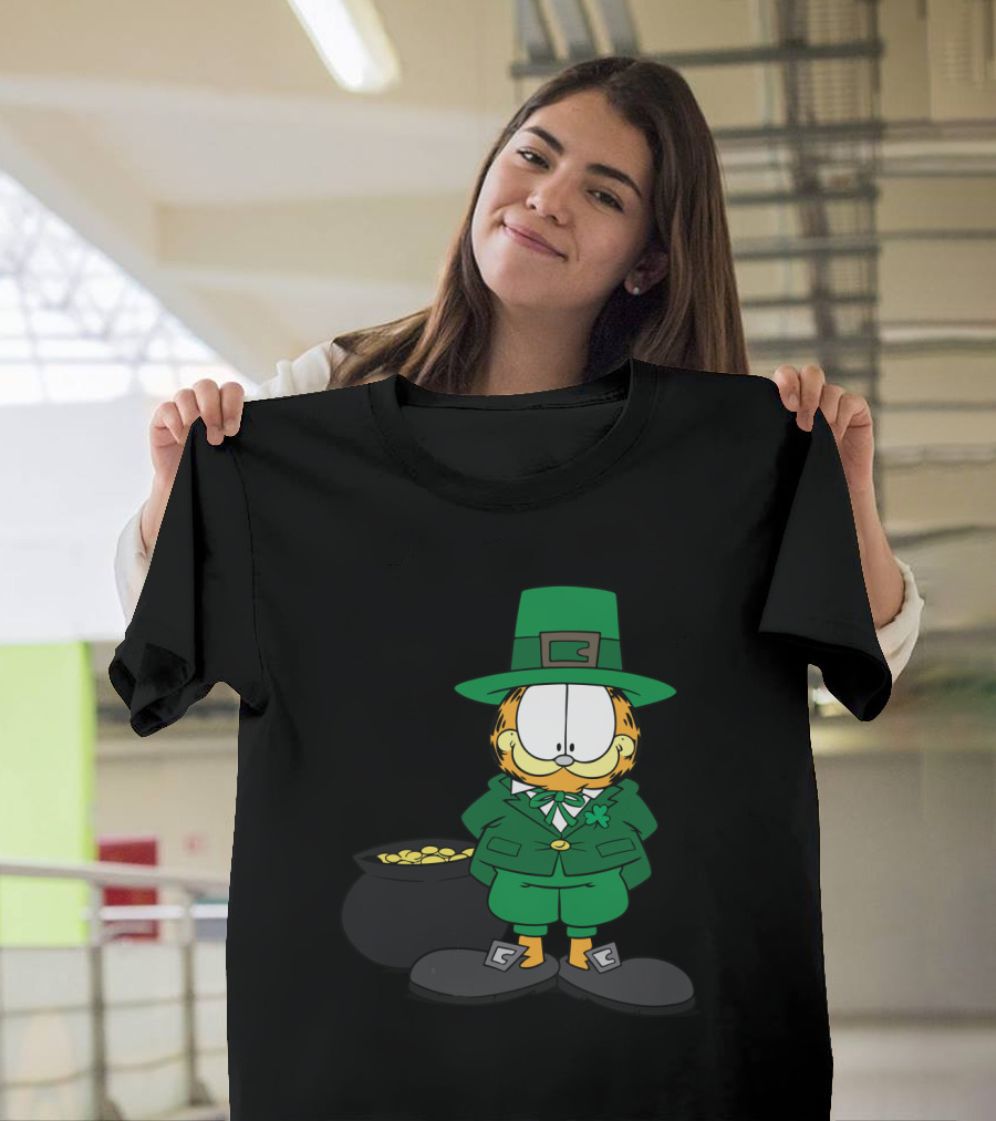 Garfield St. Patrick's Day Leprechaun with Pot of Gold T-Shirt