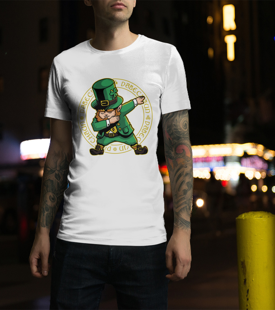 St Patrick's Day Dabbing Leprechaun With Shamrock Hat T-Shirt