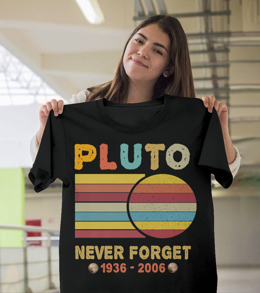 Pluto Never Forget 1930 2006 Vintage Retro Space Science Nostalgia T-Shirt