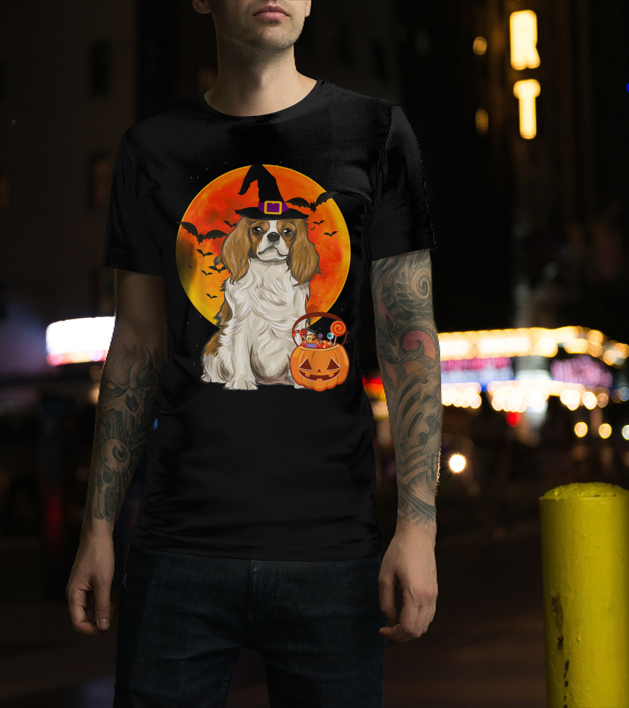 Halloween Cavalier Charles Spaniel With Pumpkin And Bats T-Shirt
