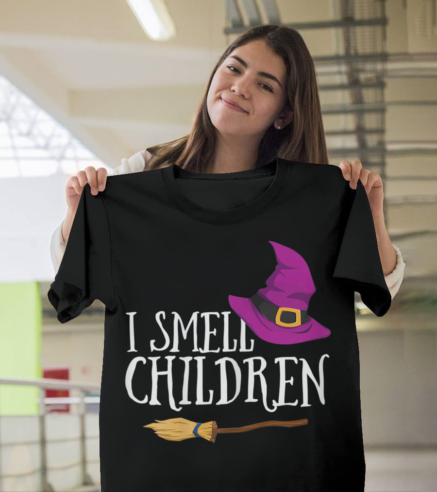 I Smell Children Halloween Witch Hat And Broom T-Shirt