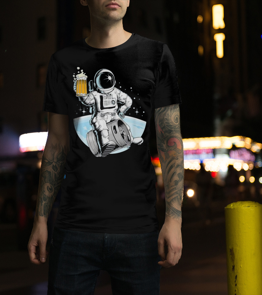 Beer Drinking Astronaut Holding A Mug Of Beer In Space With Stars And Earth Background T-Shirt