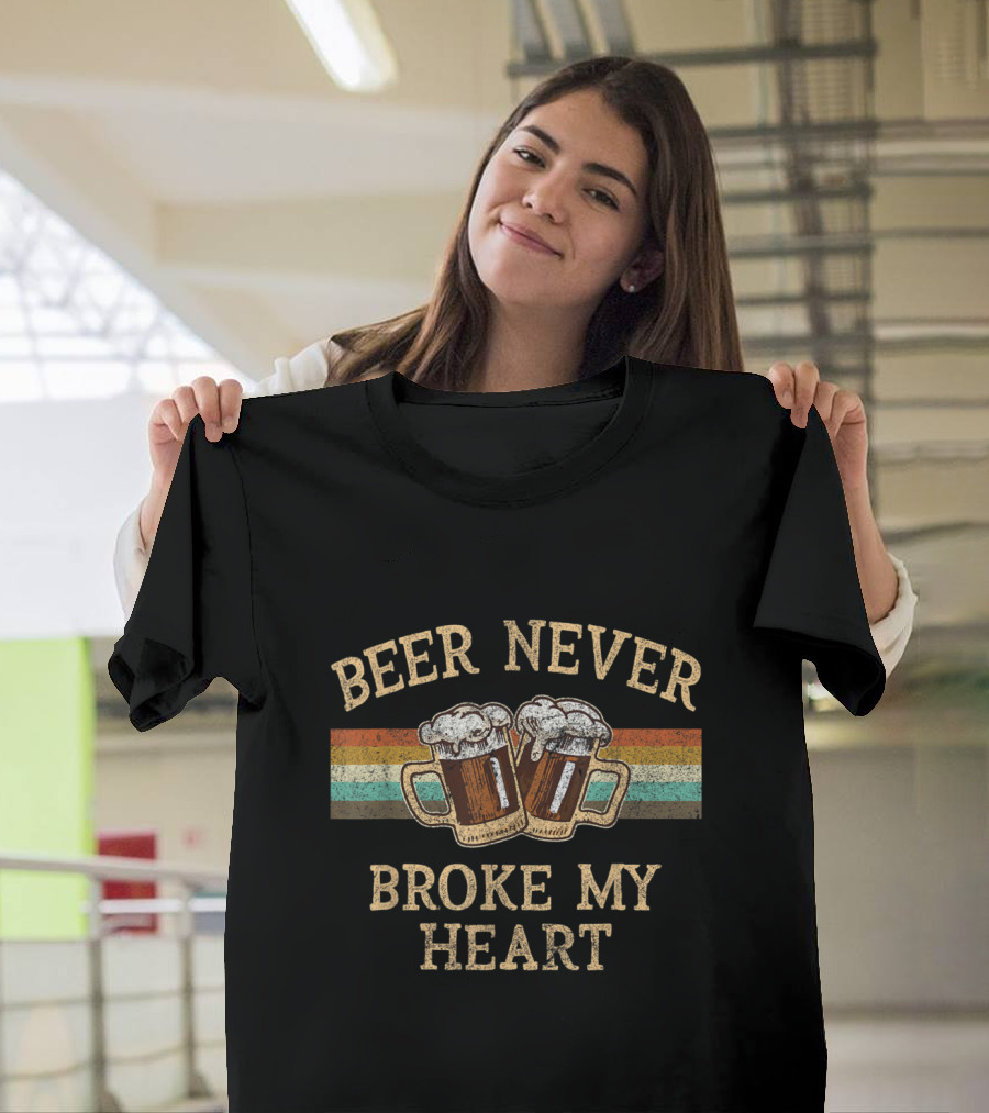 Beer Never Broke My Heart Funny Drinking Love Two Clinking Beer Mugs Vintage Stripes T-Shirt