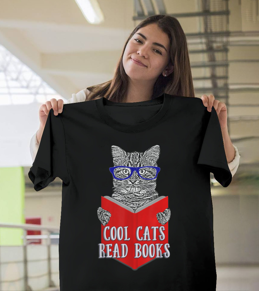 Cool Cats Read Books Funny Bookworm Cat with Glasses T-Shirt