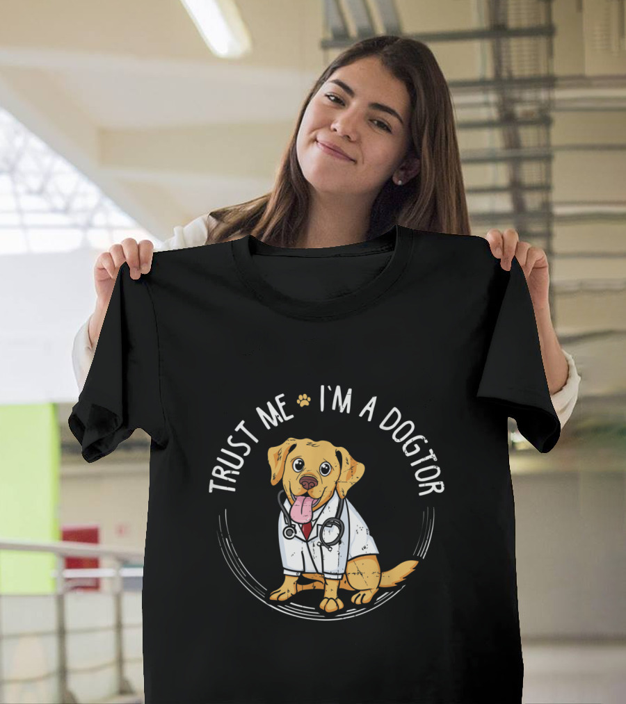 Trust Me I'm a Dogtor Golden Retriever Doctor T-Shirt