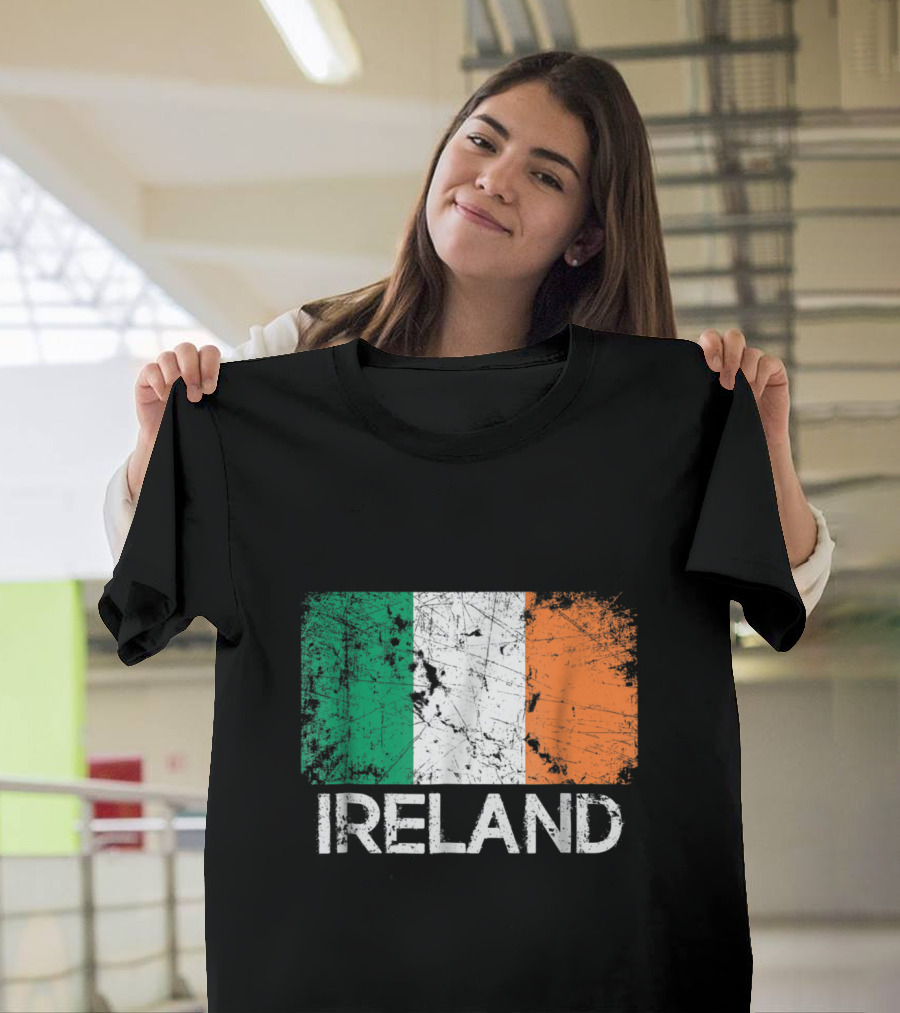 Ireland Flag Distressed Vintage Look T-Shirt