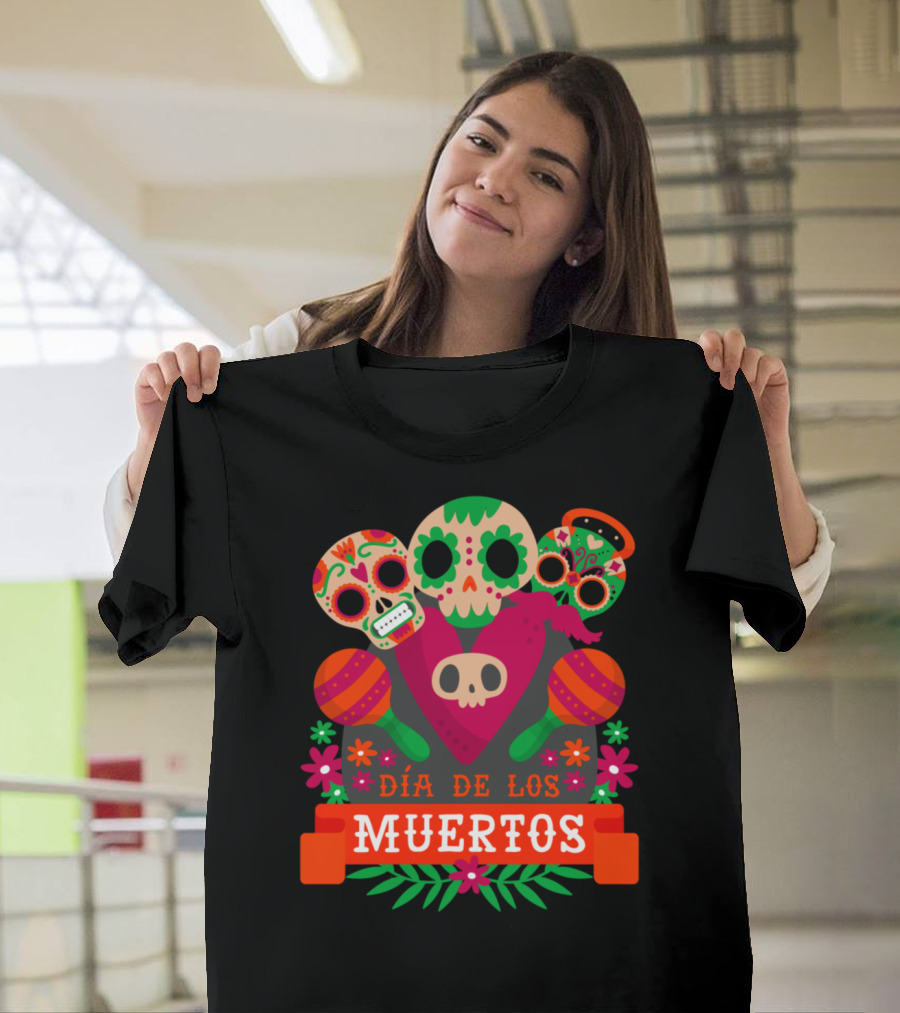 Día De Los Muertos Sugar Skulls and Hearts Mexico Calavera T-Shirt