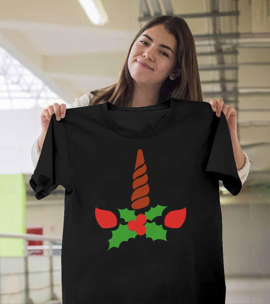 Merry Christmas Einhorn Unicorn with Holly and Red Festive Accents T-Shirt