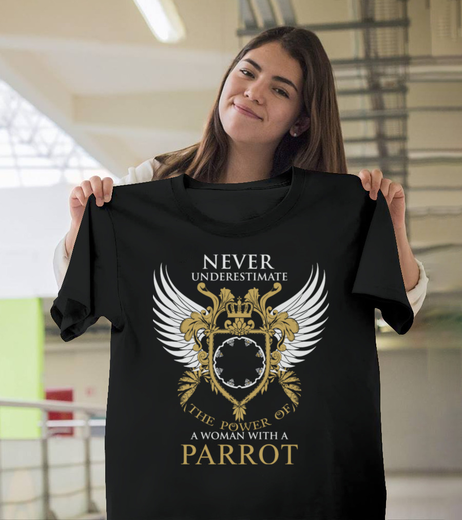 NEVER UNDERESTIMATE THE POWER OF A WOMAN WITH A PARROT T-Shirt