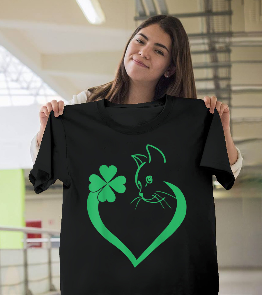 Cat Shamrock Heart Embrace St Patrick's Day Cat Lover T-Shirt