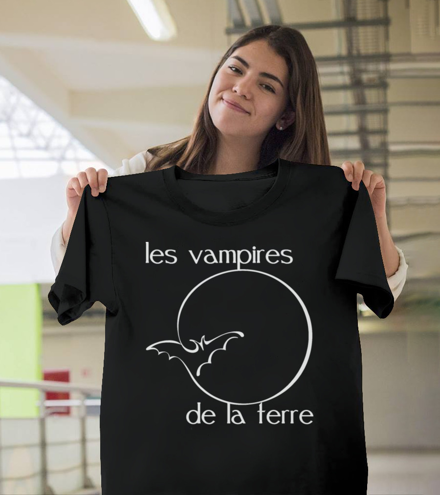 Les Vampires De La Terre Moonlit Bat T-Shirt