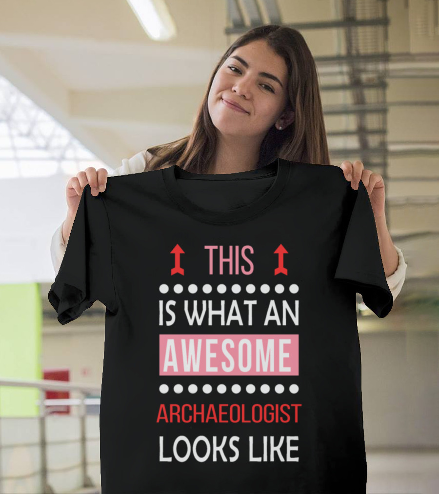 This Is What An Awesome Archaeologist Looks Like T-Shirt