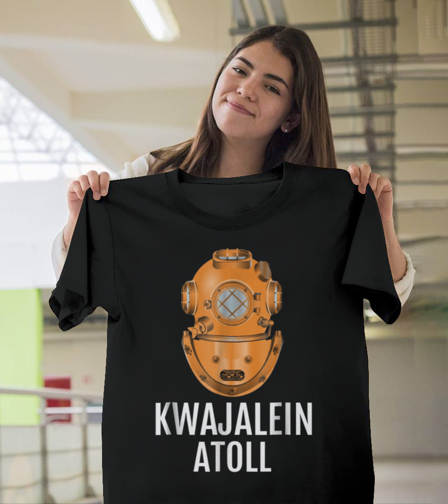 Kwajalein Atoll Classic Diving Helmet Scuba Divin Island Life T-Shirt