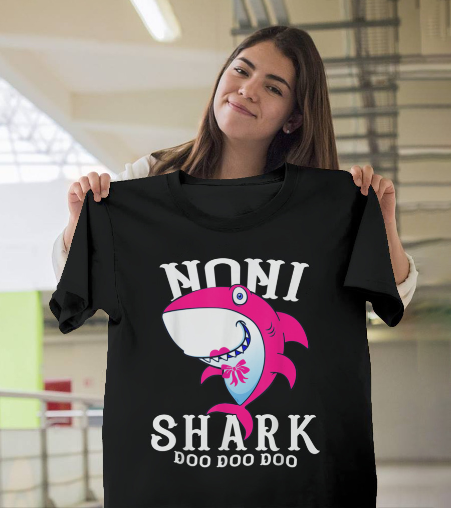 Noni Shark Doo Doo Doo Pink Grandma Gift T-Shirt