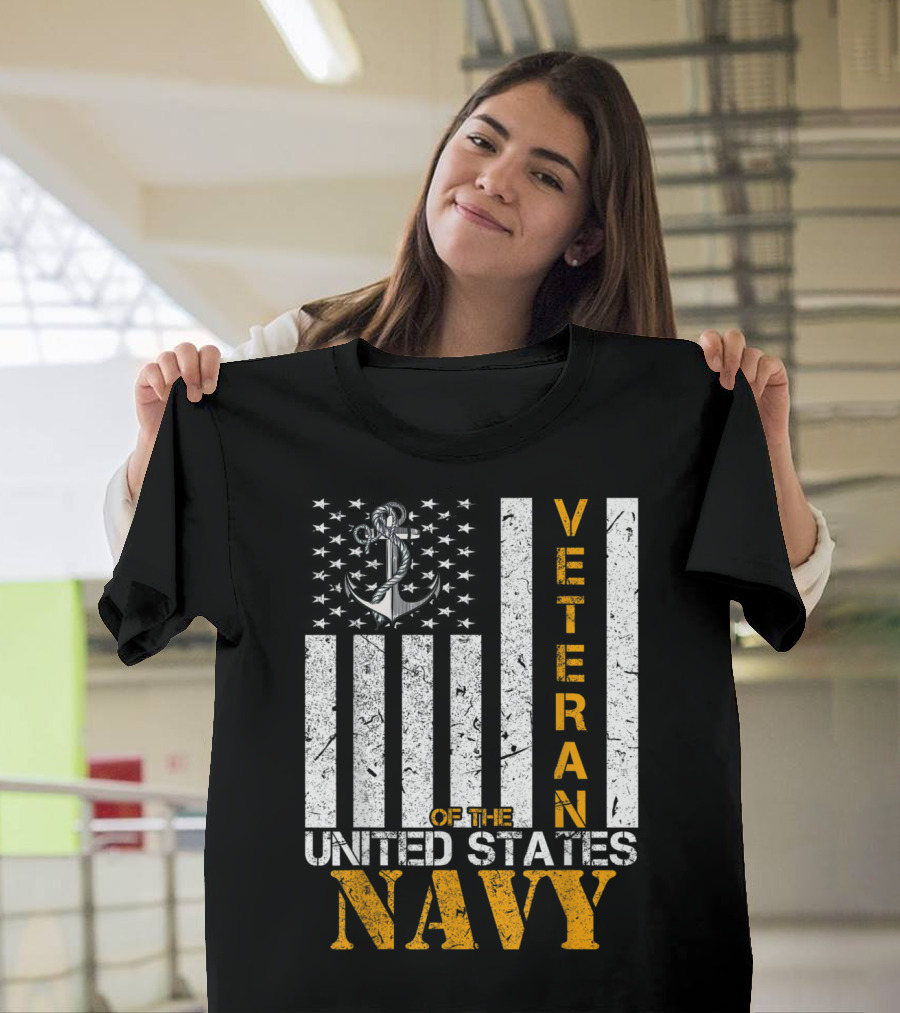 Veteran of the United States Navy Distressed American Flag Anchor T-Shirt