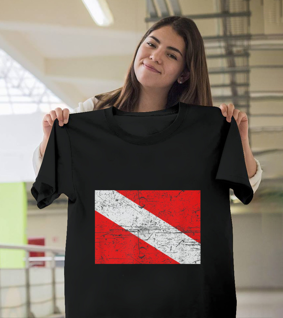 Retro Vintage Scuba Dive Flag Distressed Look T-Shirt