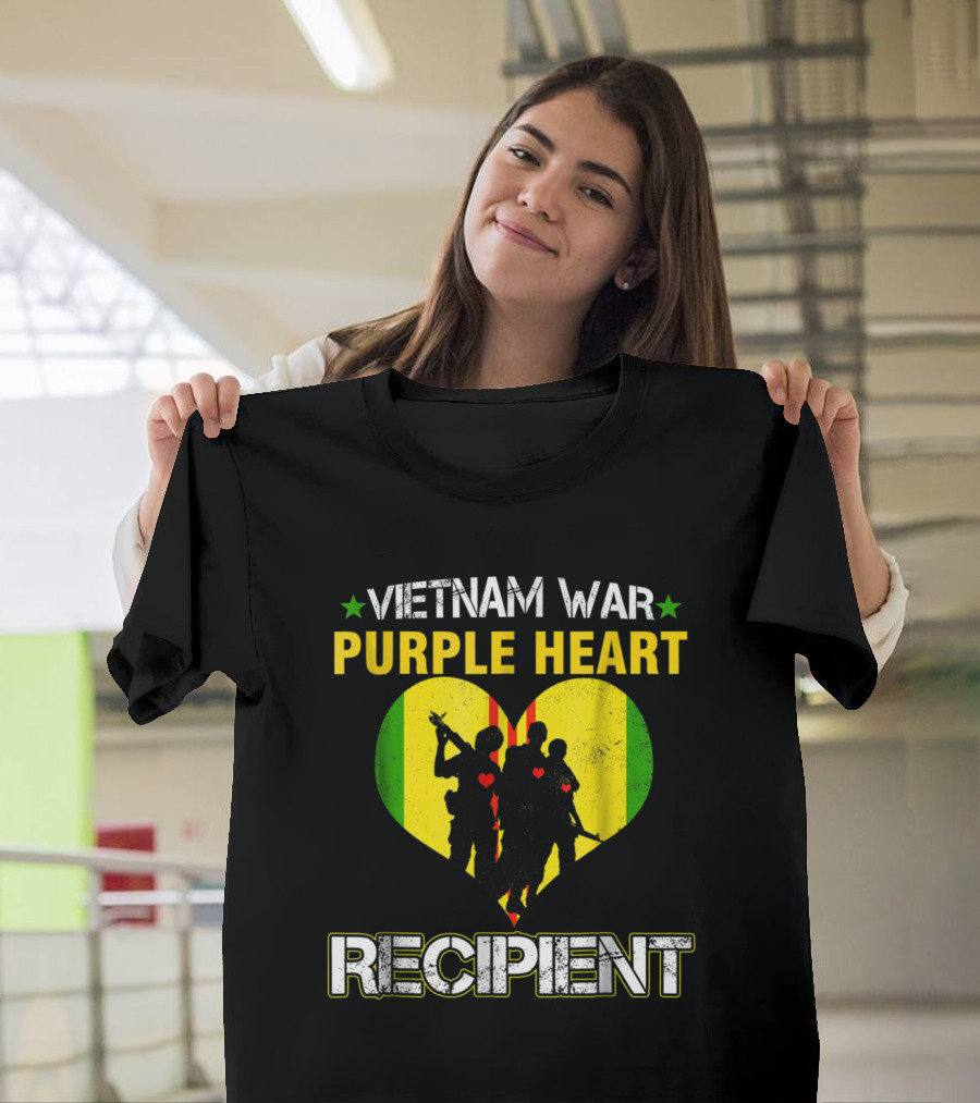 Vietnam War Purple Heart Recipient Veterans Heart-Shaped Flag and Soldiers T-Shirt