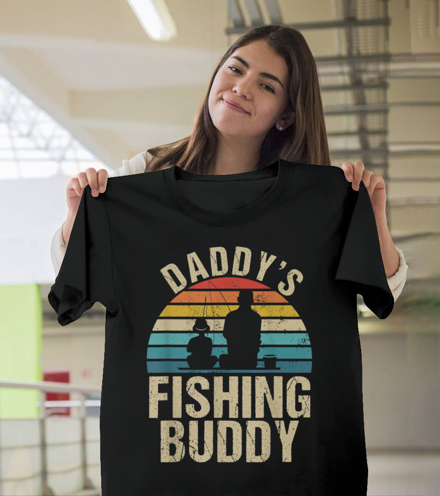 Daddy's Fishing Buddy Retro Sunset Vintage Bo T-Shirt