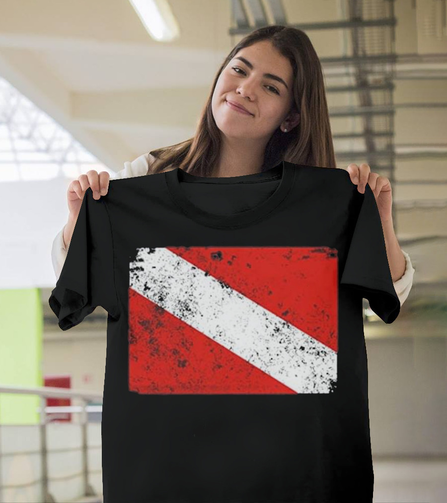 Distressed Scuba Diving Dive Flag T-Shirt