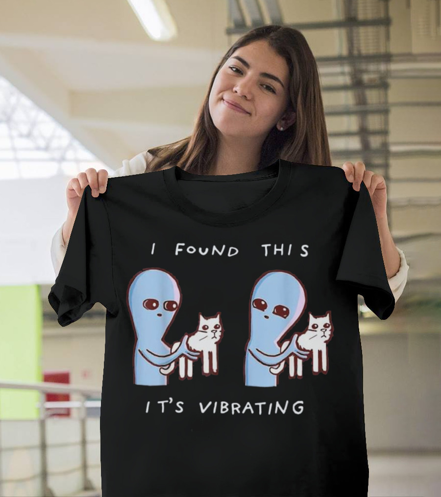 I Found This It's Vibrating Funny Alien Cat Humor T-Shirt