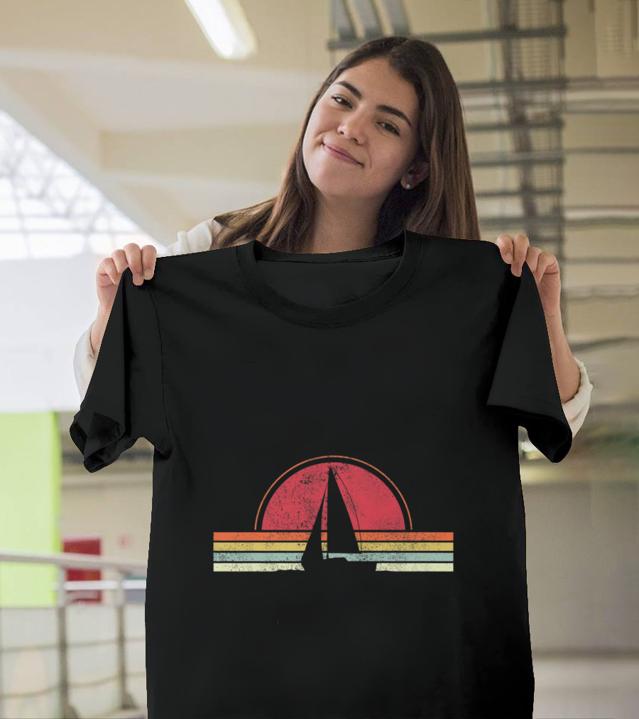 Vintage Sunset Sailboat Boating Sailing T-Shirt