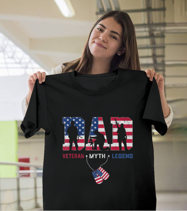 Mens Dad Veteran Myth Legend Amer Patriotic Soldier Silhouettes USA Flag Dog Tags T-Shirt