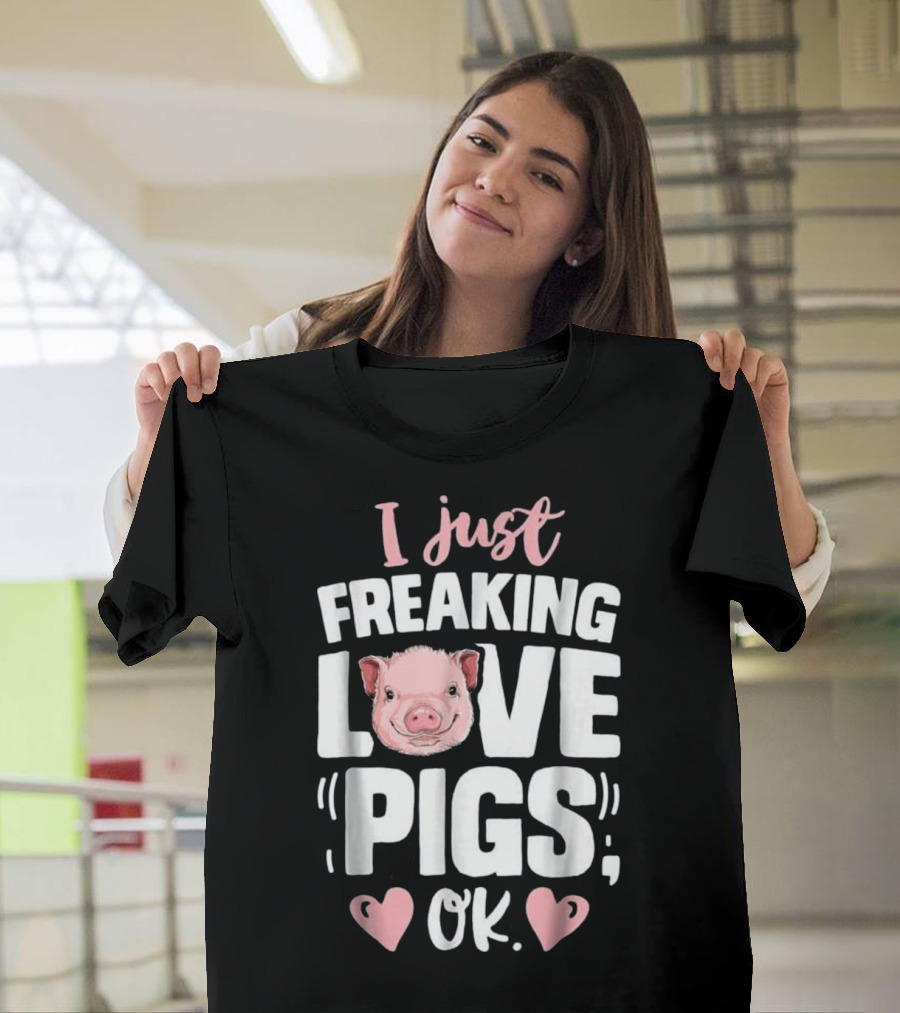 I Just Freaking Love Pigs OK Pig Farm with Cute Pig Face and Hearts T-Shirt