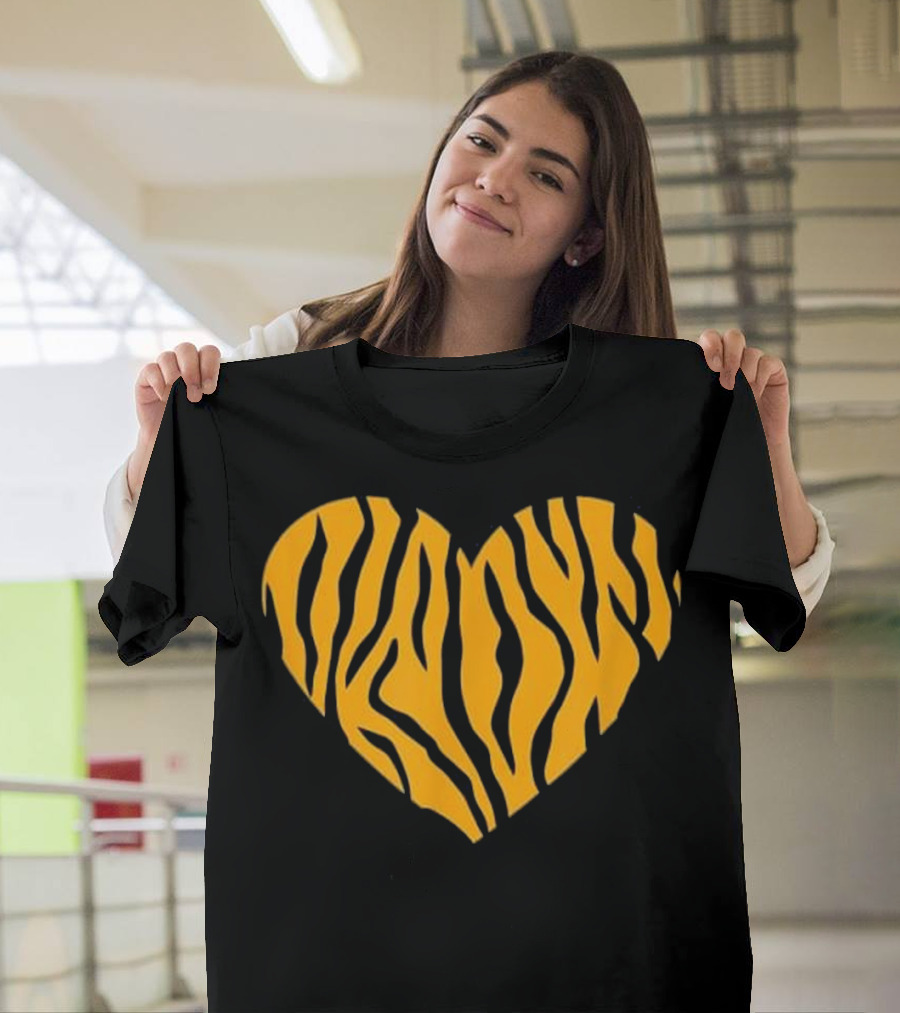 Cool Animal Tiger Print Heart T-Shirt