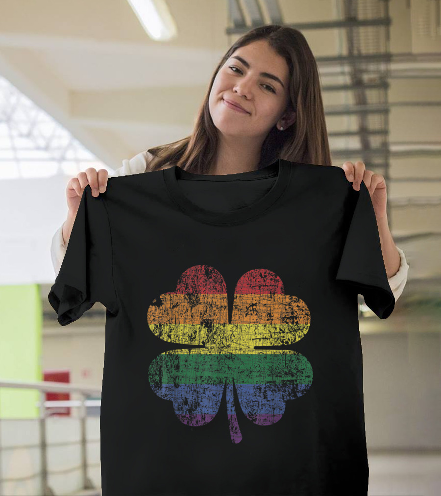 Vintage Shamrock Rainbow Flag Grunge T-Shirt