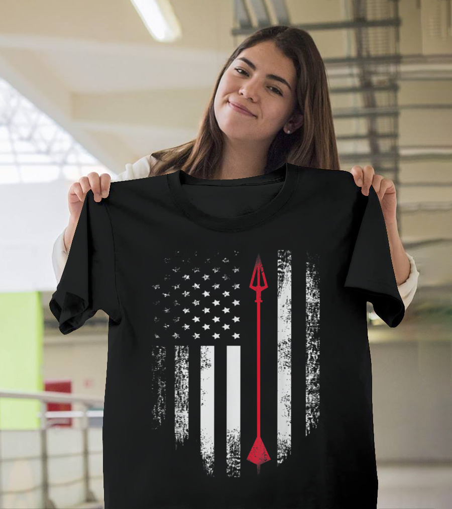 Vintage USA Flag Red Archery Arrow America T-Shirt