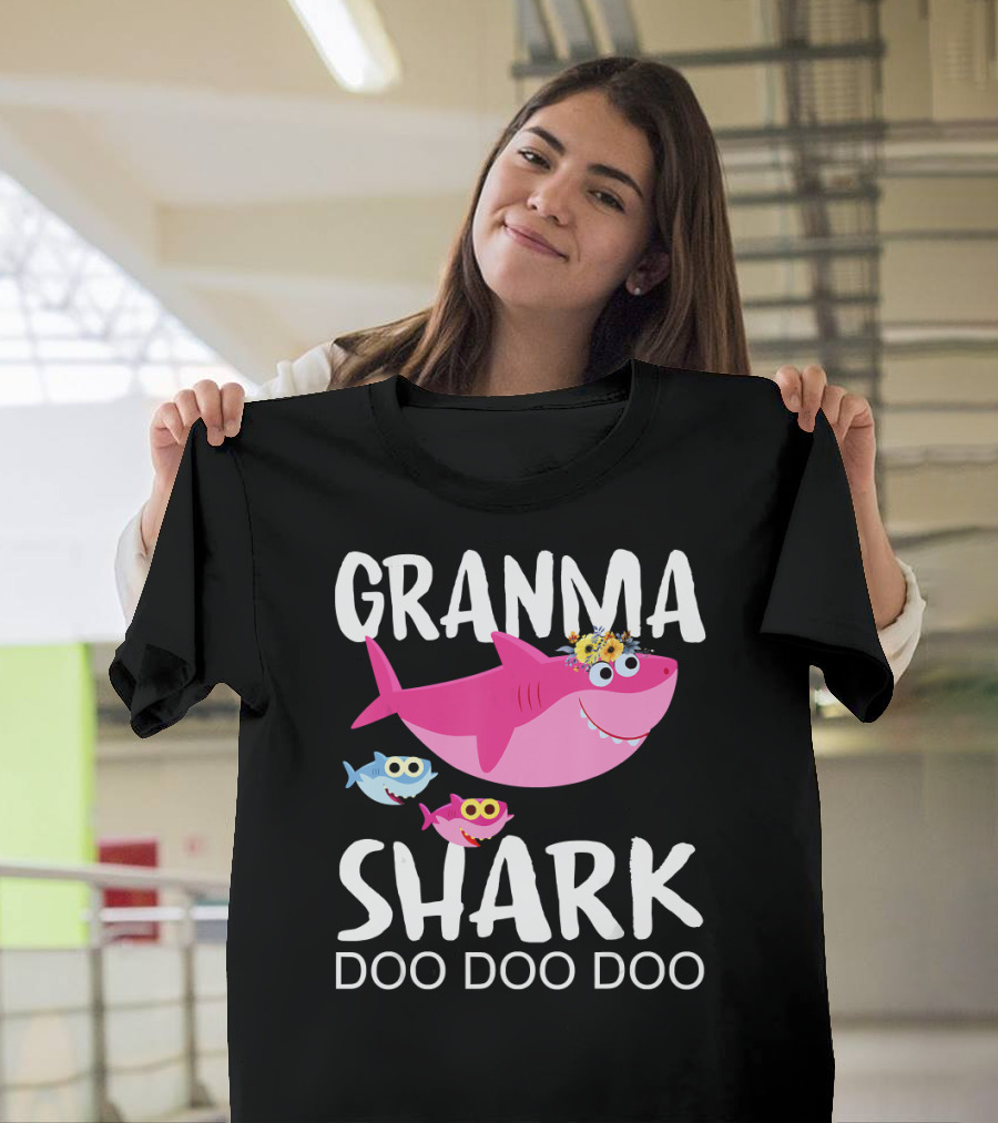 GRANMA SHARK DOO DOO DOO T-Shirt