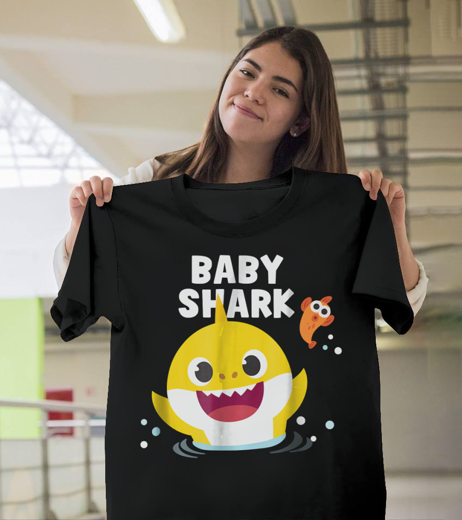 Pinkfong Baby Shark with Cute Fish and Bubbles T-Shirt