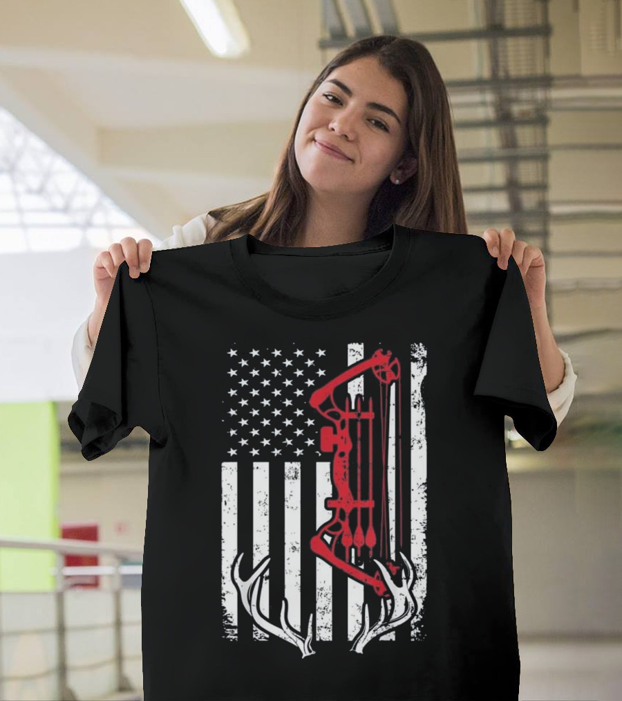 Bow Hunting American Flag Archery Red Compound Bow Antlers T-Shirt
