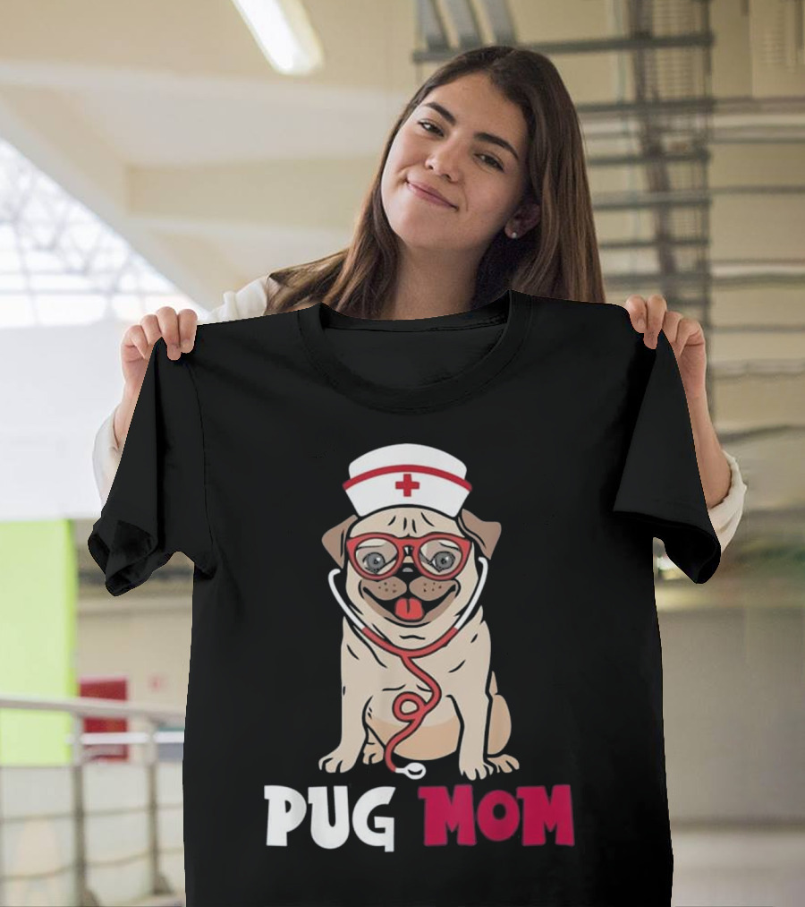 Pug Mom Nurse Fun Gift T-Shirt