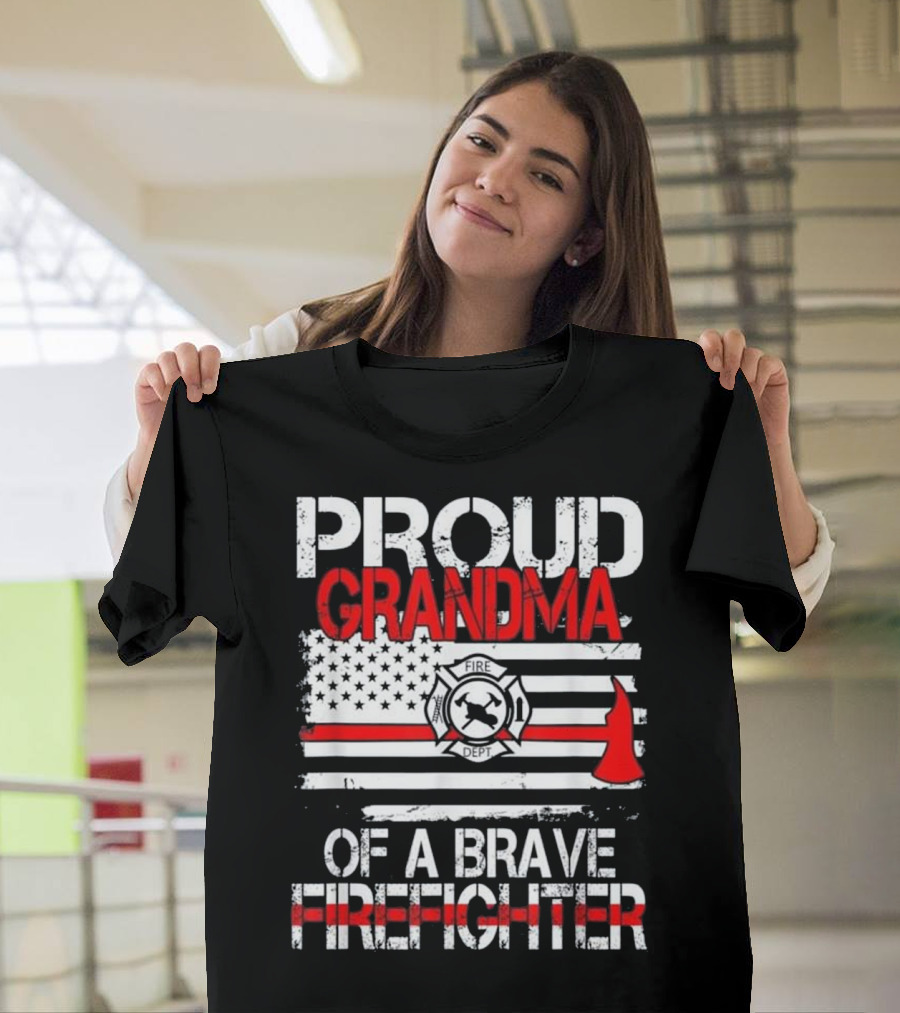 PROUD GRANDMA OF A BRAVE FIREFIGHTER FIRE DEPT AMERICAN FLAG AXE T-Shirt