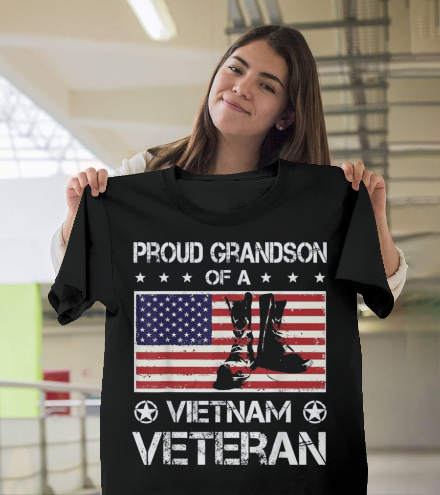 Proud Grandson of a Vietnam Veteran American Flag and Combat Boots T-Shirt
