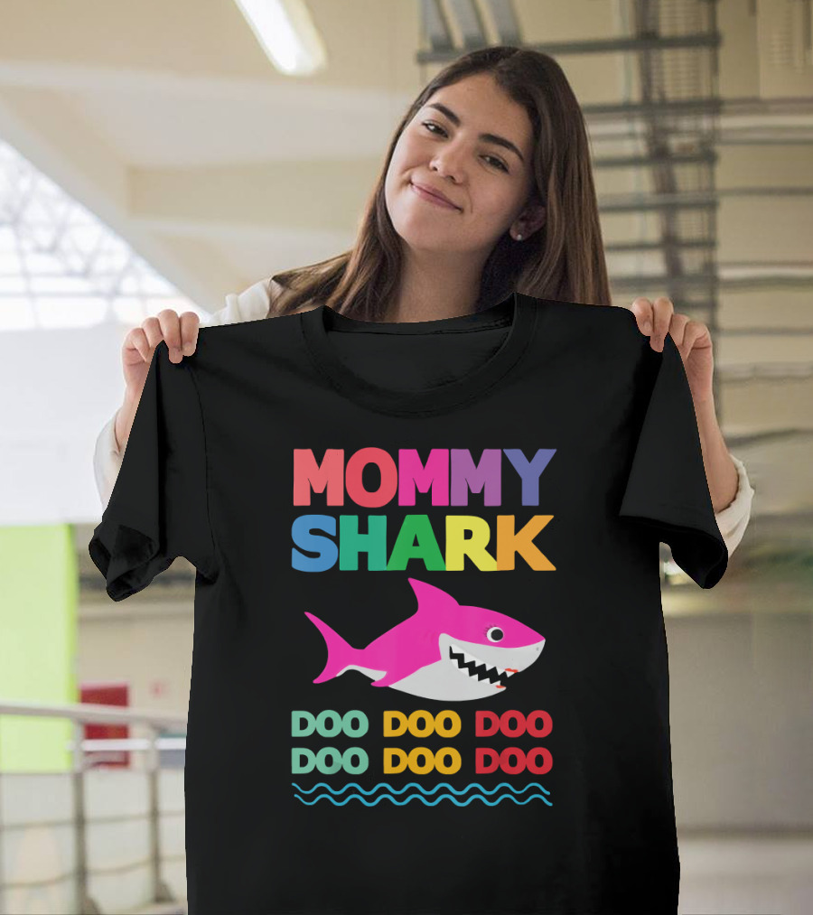 Mommy Shark Doo Doo Colorful Text And Pink Shark T-Shirt