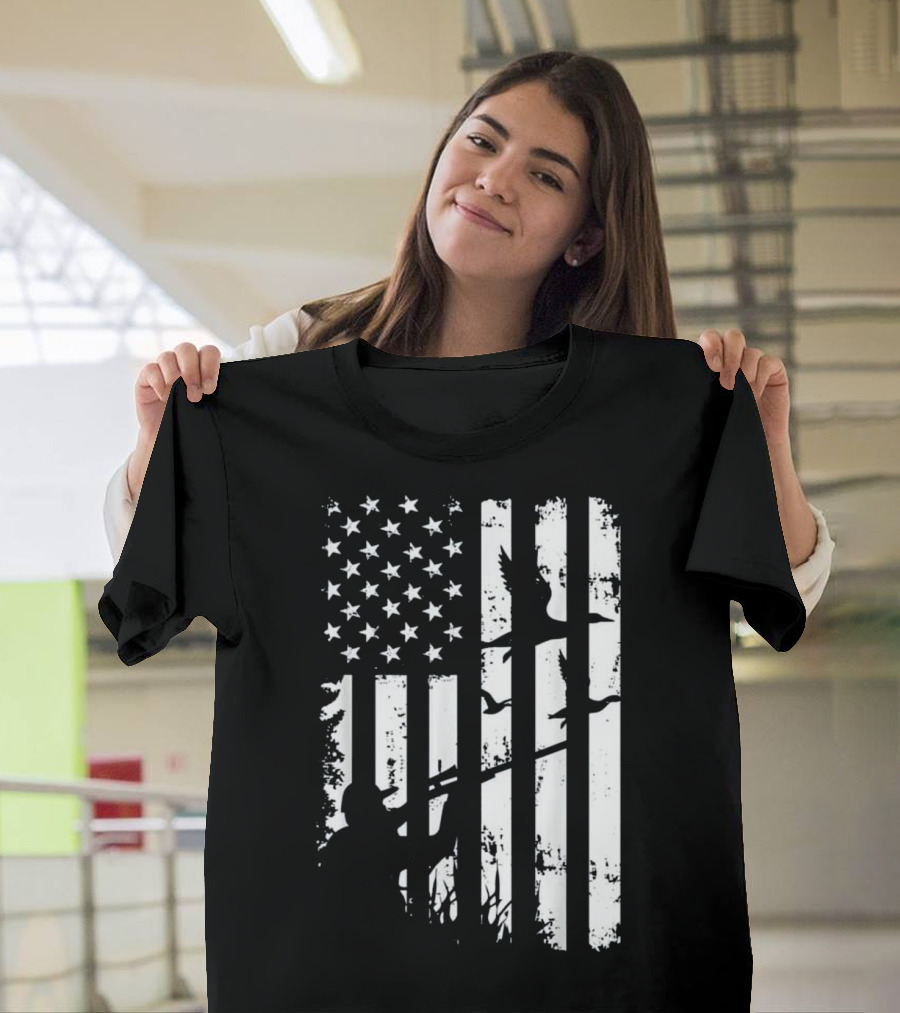 Cool USA Flag Duck Hunting Outdoor Scene T-Shirt