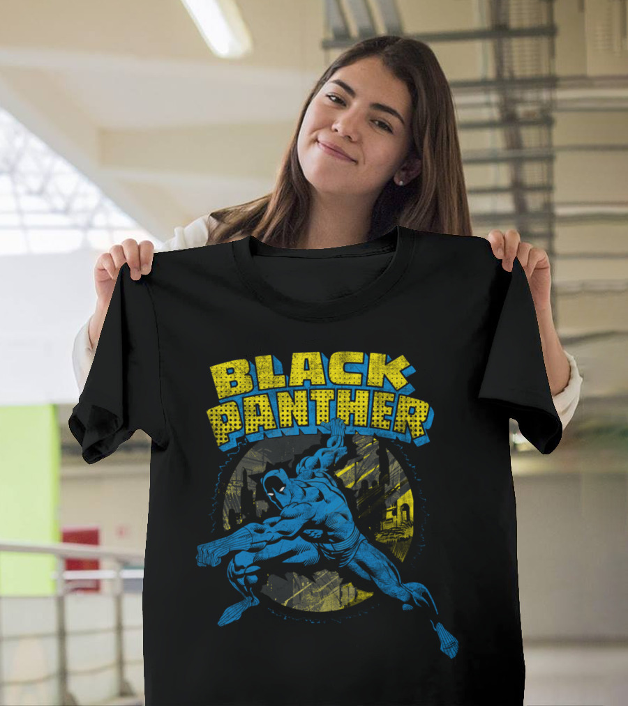 Black Panther Classic Comic Style Dynamic Urban Action Scene T-Shirt