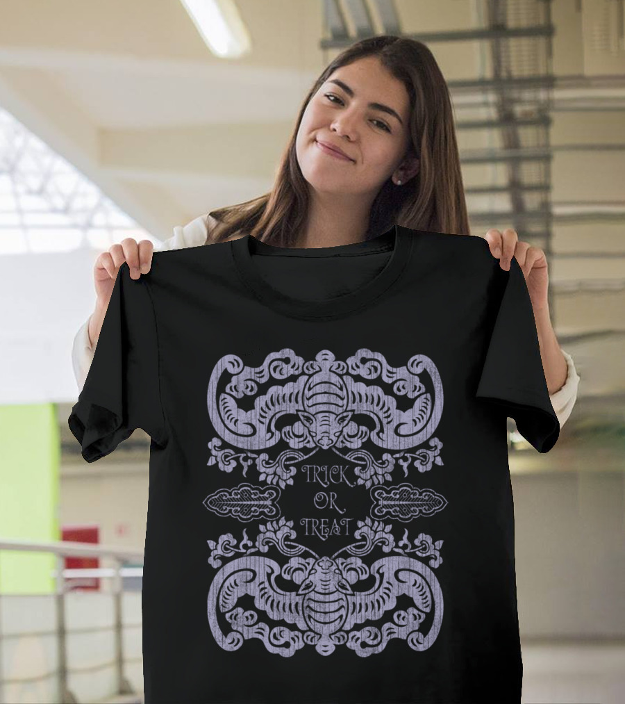 Trick or Treat HW Distress Bats Ornate T-Shirt
