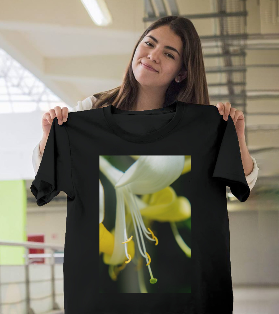 Close Up Art Prin Honeysuckle Blossom T-Shirt