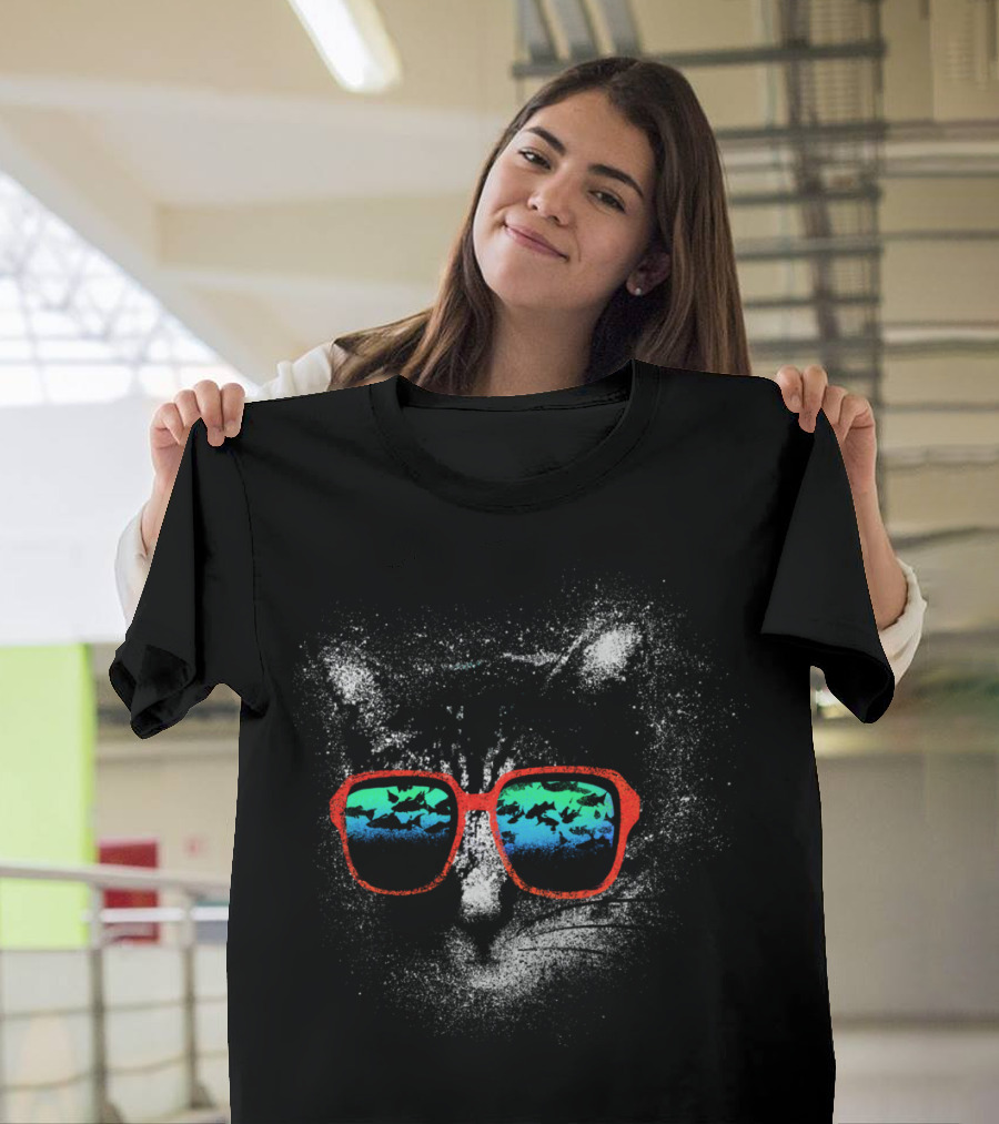 I See Food Cat Wearing Sunglasses with Fish Reflection T-Shirt