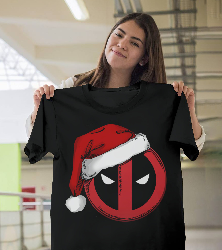 Santa Hat Deadpool Face T-Shirt