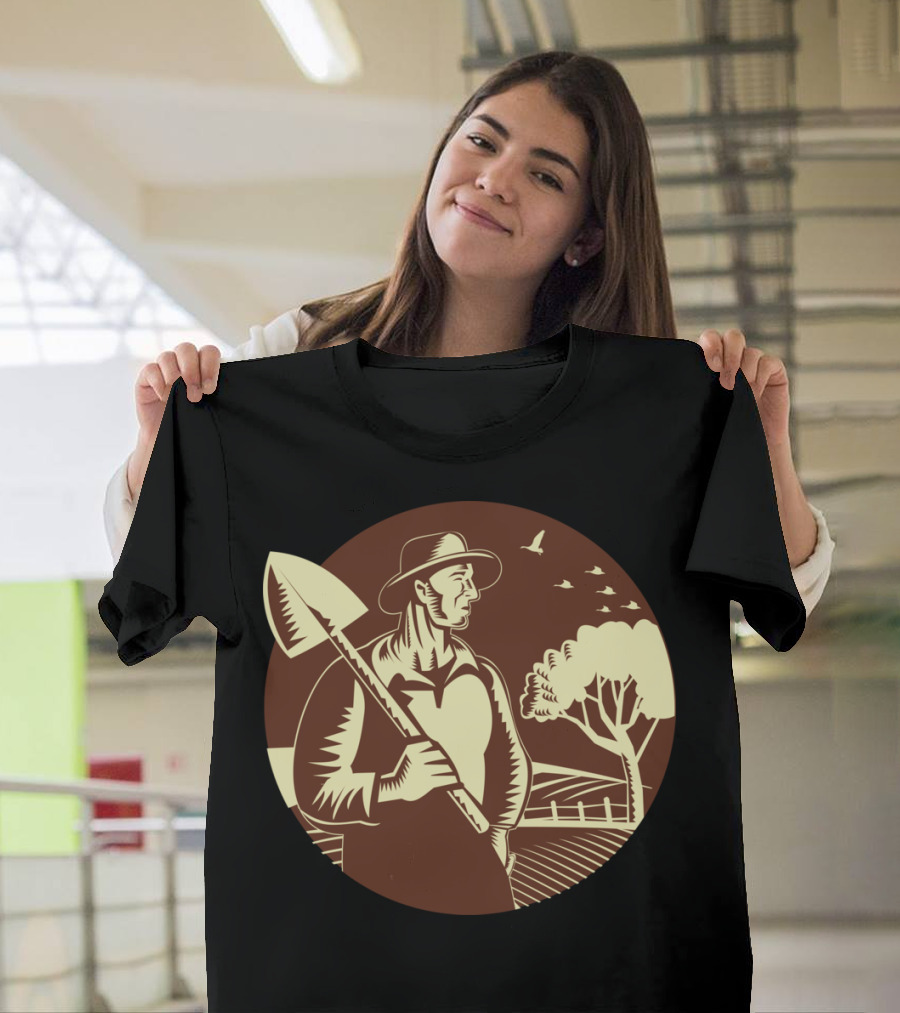 Organic Farmer Holding Shovel Farm Circle T-Shirt