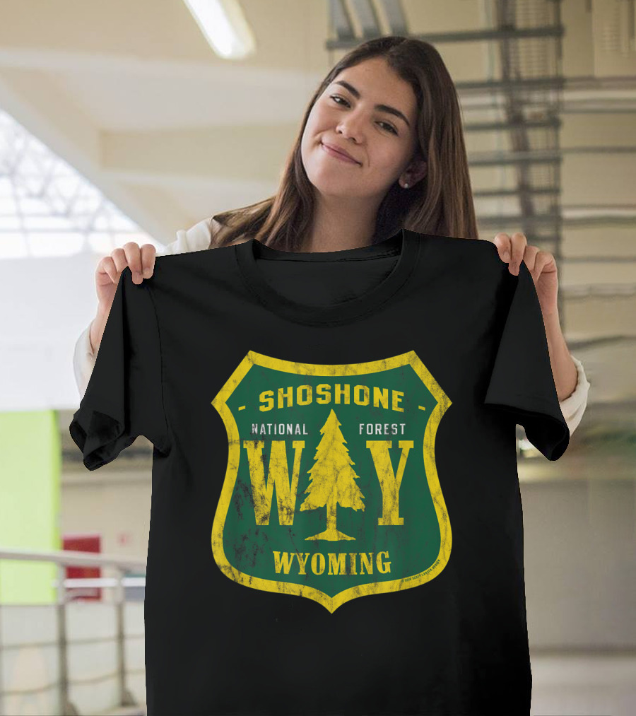 Shoshone National Forest Wyoming Shield WY Tree Emblem T-Shirt