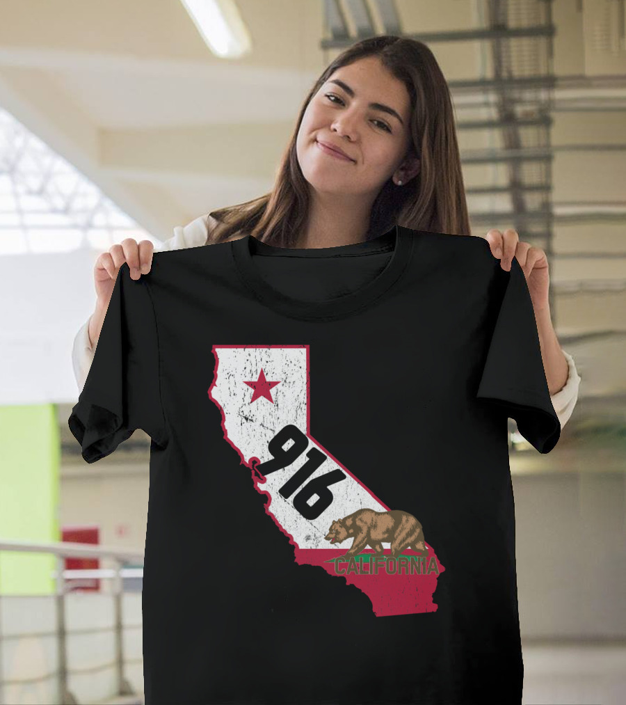California Map with 916 and Bear Design Featuring Sacramento Area Code T-Shirt