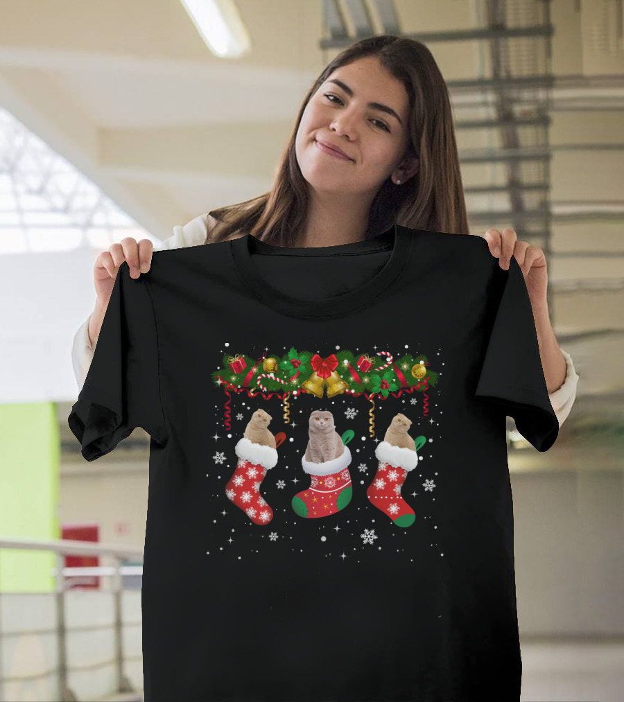 SCOTTISH FOLD CAT CHRISTMAS SOCK SNOWFLAKES AND BELLS HOLIDAY FUN T-Shirt