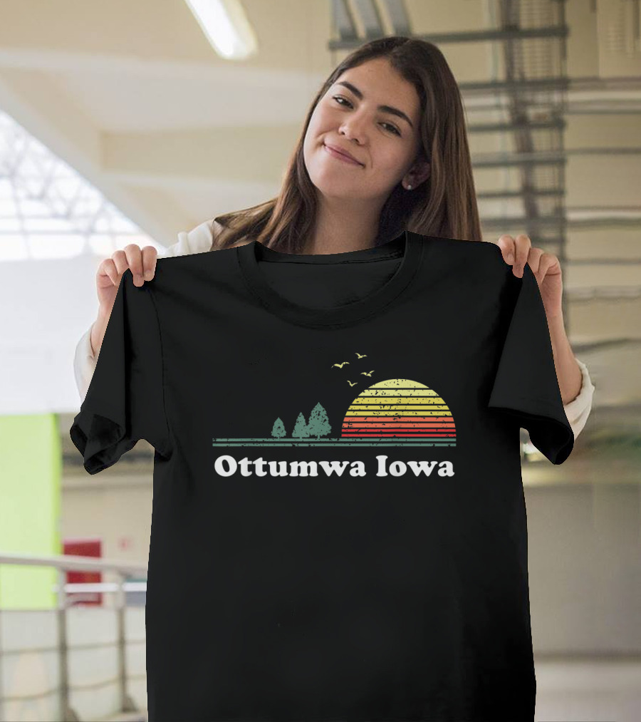 Vintage Ottumwa Iowa Sunset with Striped Sun and Trees T-Shirt
