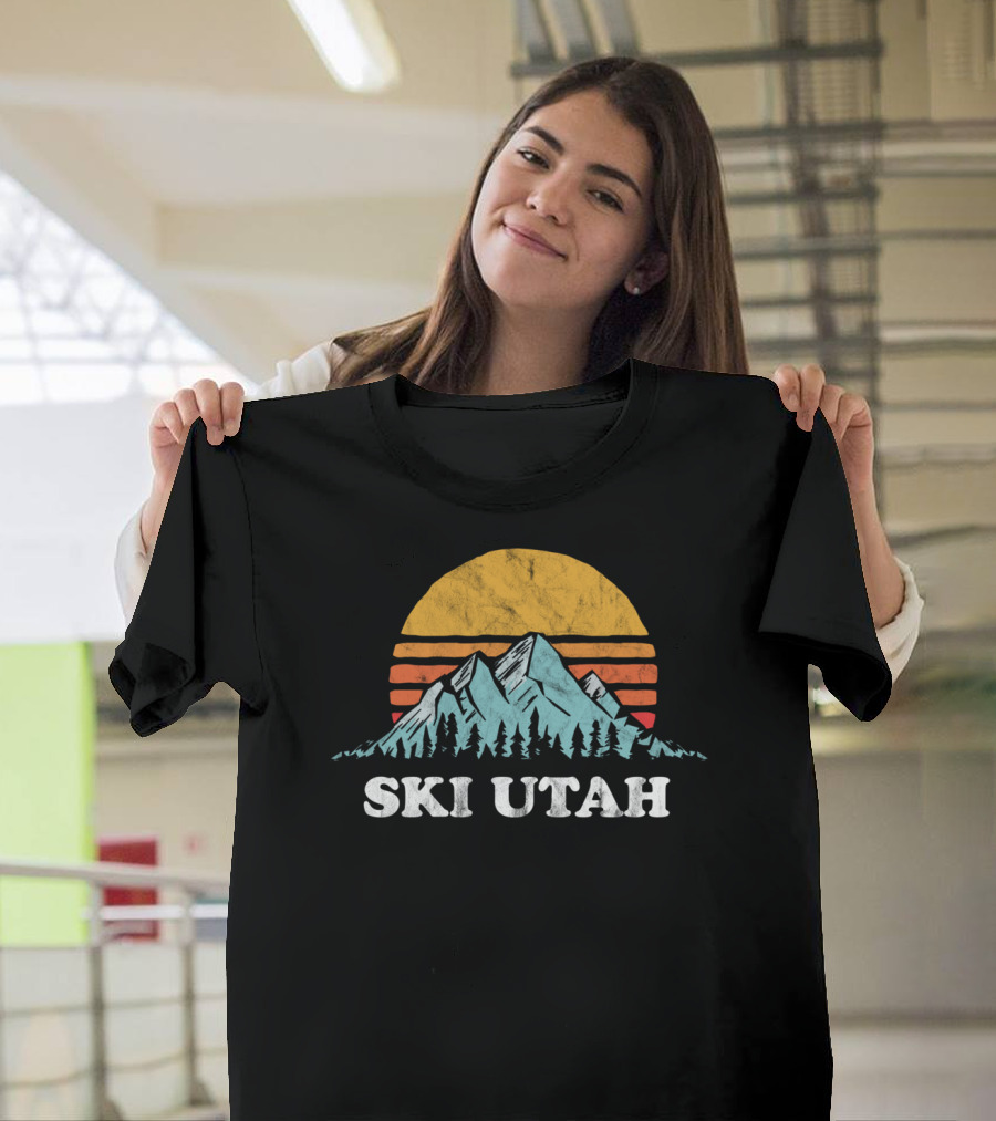 Ski Utah Vintage Vibe Mountain Sunset Retro Skiing T-Shirt